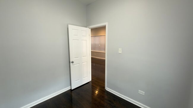 Building Photo - 1344 E 72nd Pl