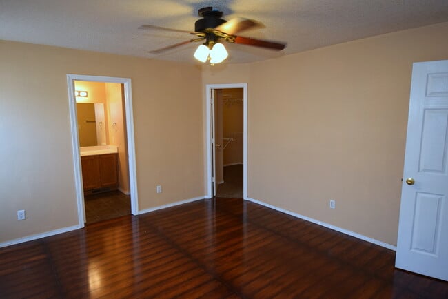Building Photo - Great 2 Story, 4 bedroom Home.
