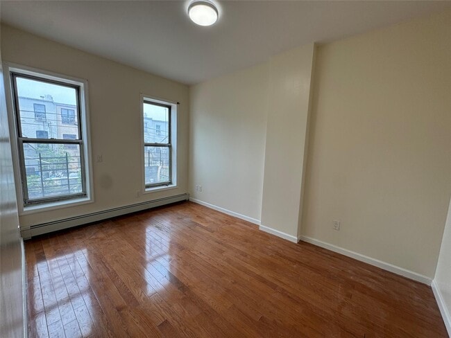 Building Photo - 454 58th St