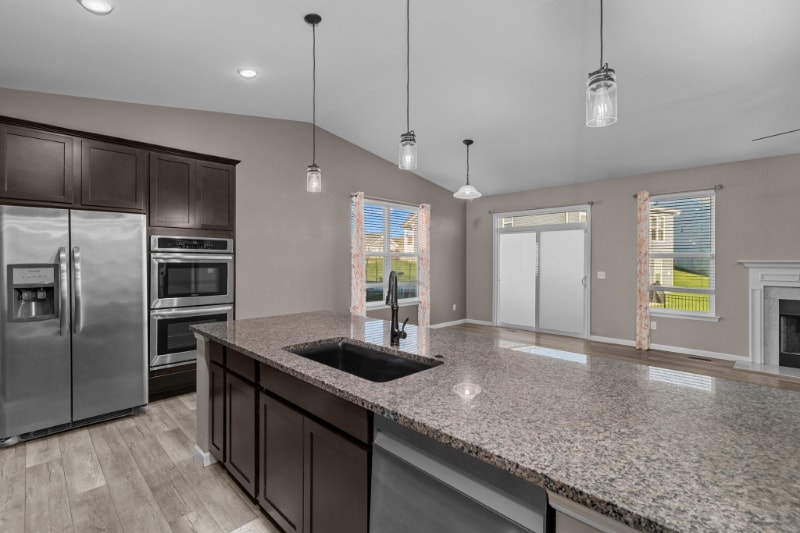 Building Photo - 1702 Rivercroft Dr