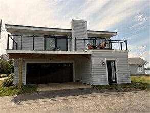 Building Photo - 182 Bayview Ave