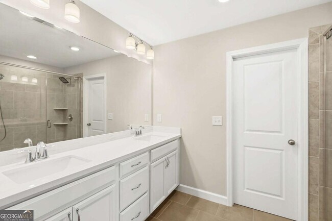Building Photo - 520 Cresentry Brook