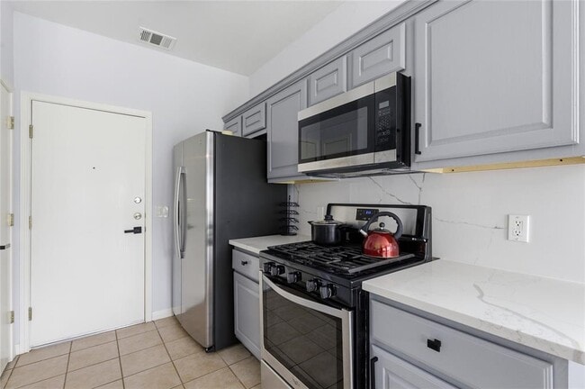 Building Photo - 7510 Lazy Creek Dr