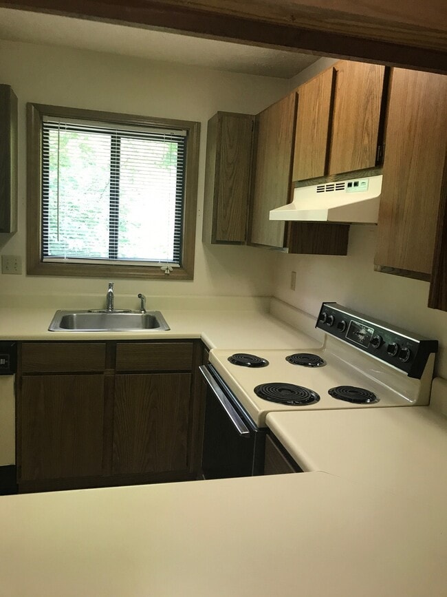 Building Photo - Willow Bend Beauty
