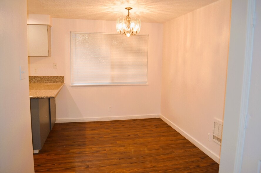 Building Photo - 319 Linn Ave