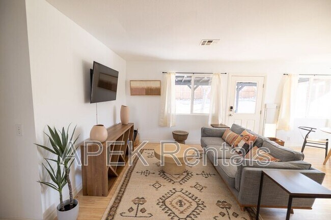 Building Photo - 61493 Desert Air Rd