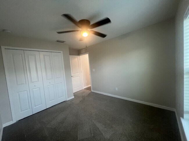 Building Photo - **INQUIRE ABOUT SPECIAL*** 3 bedroom/ 2 bath in NE Cape Coral- Gator CIrcle - Available Now