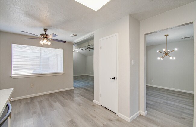 Building Photo - 16610 Cairngorm Dr