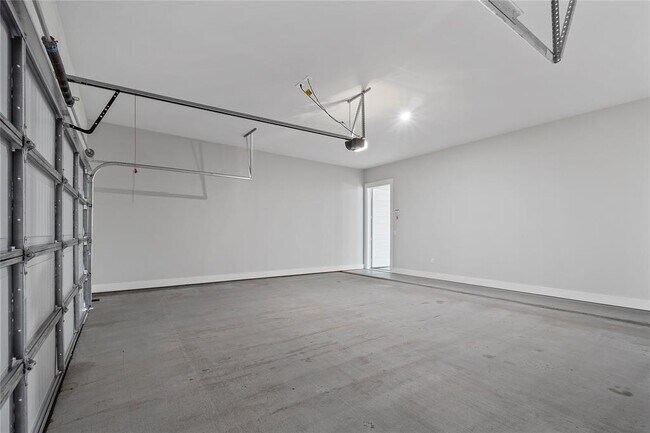 Building Photo - 865 Limmer Loop