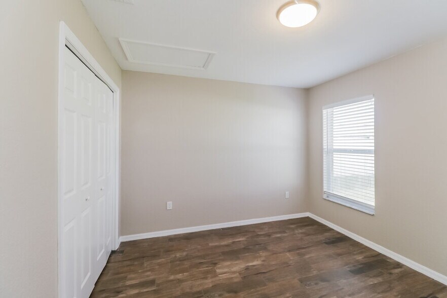 Building Photo - 7742 Ashford Dr