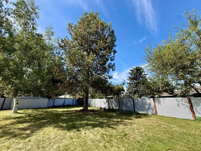 Building Photo - 104 Saranac Dr