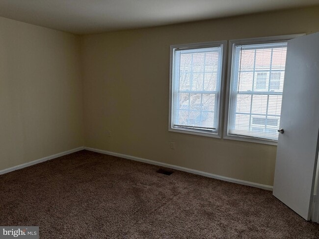 Building Photo - 9 Autumn Hill Way