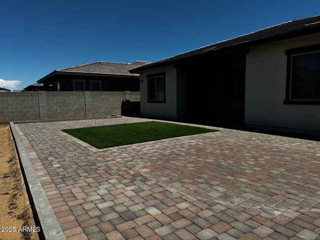 Building Photo - 5526 N 107th Ln