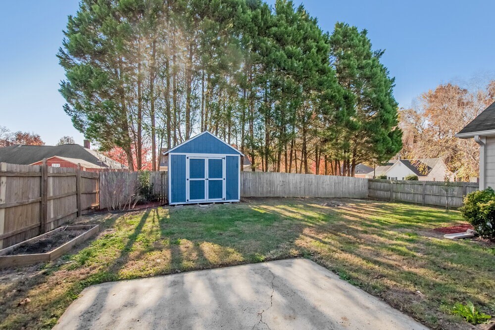 Building Photo - 4009 Beaverbrook Dr