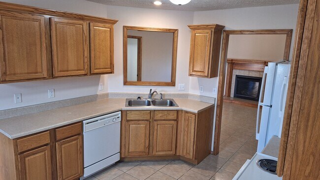 Building Photo - Make This House Your New Home For The New Year