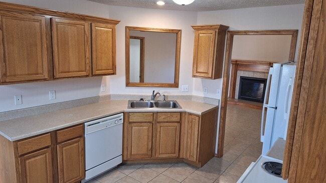 Building Photo - Make this Lovely 3 Bedroom your home for the New Year