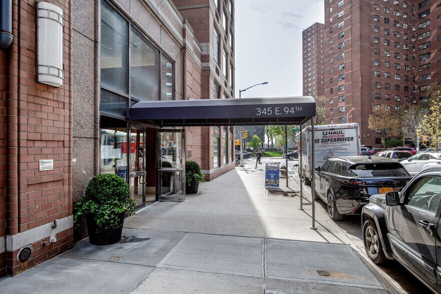 Building Photo - 345 E 94th St