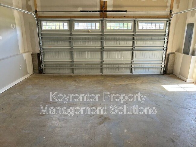 Building Photo - 2745 Dorval Rd