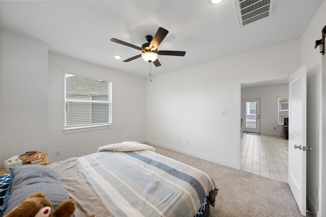 Building Photo - 18814 River Overlook Ct
