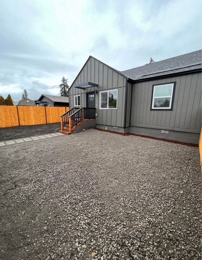 Building Photo - Updated 3BR Home w/ Vaulted Ceilings, Upgr...