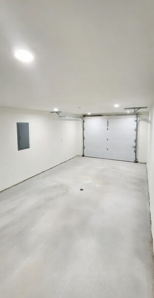 Building Photo - 2571 Old Mission Rd