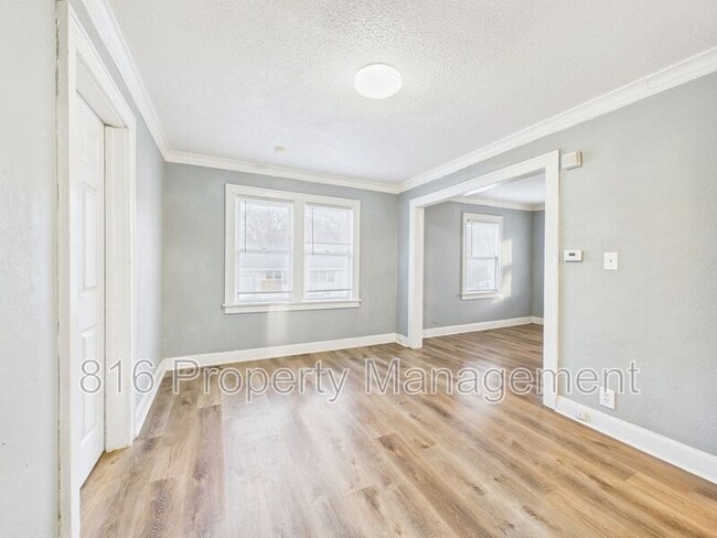 Building Photo - 3218 E 61st St