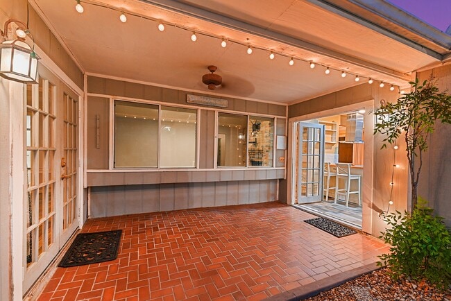 Building Photo - 215 Gentilly Dr