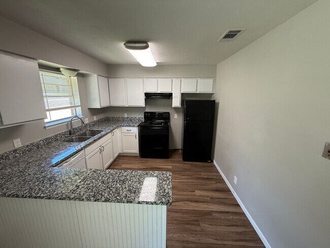 Building Photo - 2916 Bernice Dr