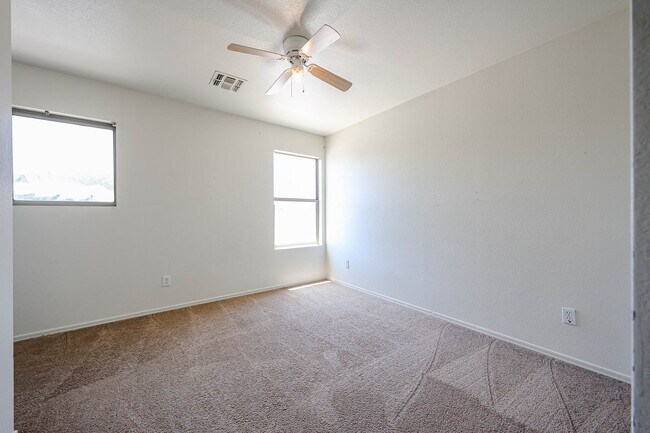 Building Photo - 11816 W Rosewood Dr