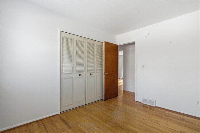 Building Photo - 1510 Barnard Rd