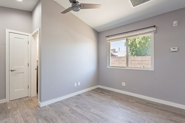 Building Photo - Spacious studio with just what you need!