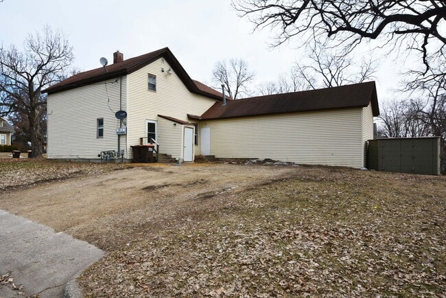 Building Photo - Spacious 3-Bed 1-Bath Unit in Hastings - Available Now!