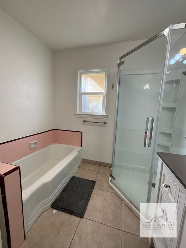 Building Photo - 3074 E Terrace Ave