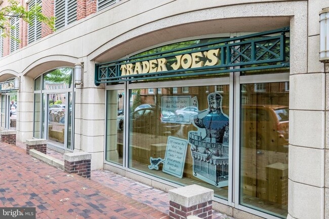 Building Photo - 203 Montgomery St