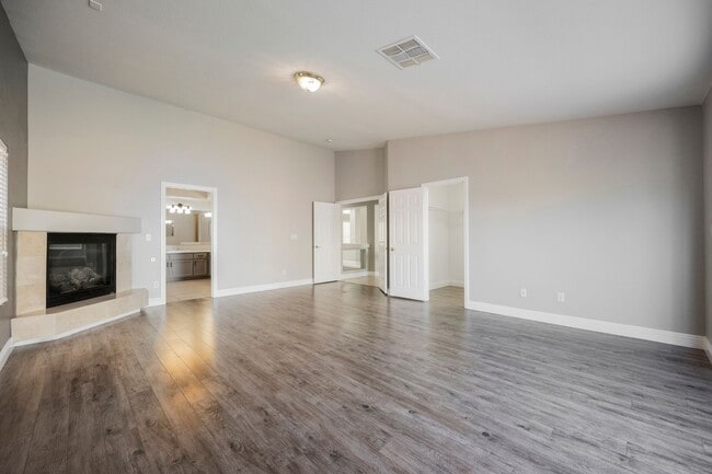 Building Photo - Gorgeous 1 Story Home in Gated Community