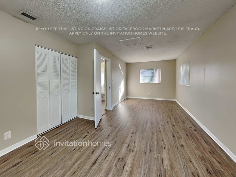 Building Photo - 4972 SW 4th St