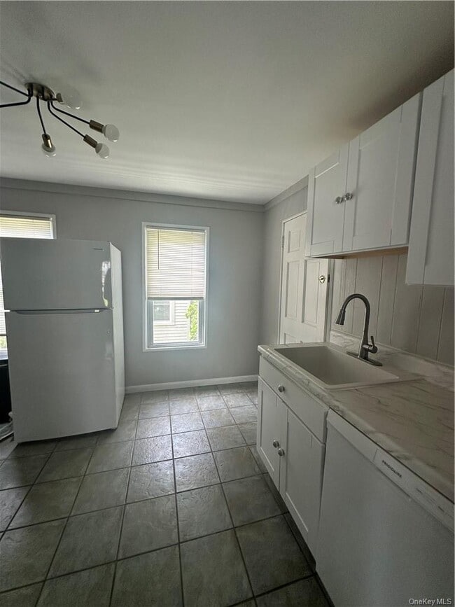 Building Photo - 20 Van Buren St