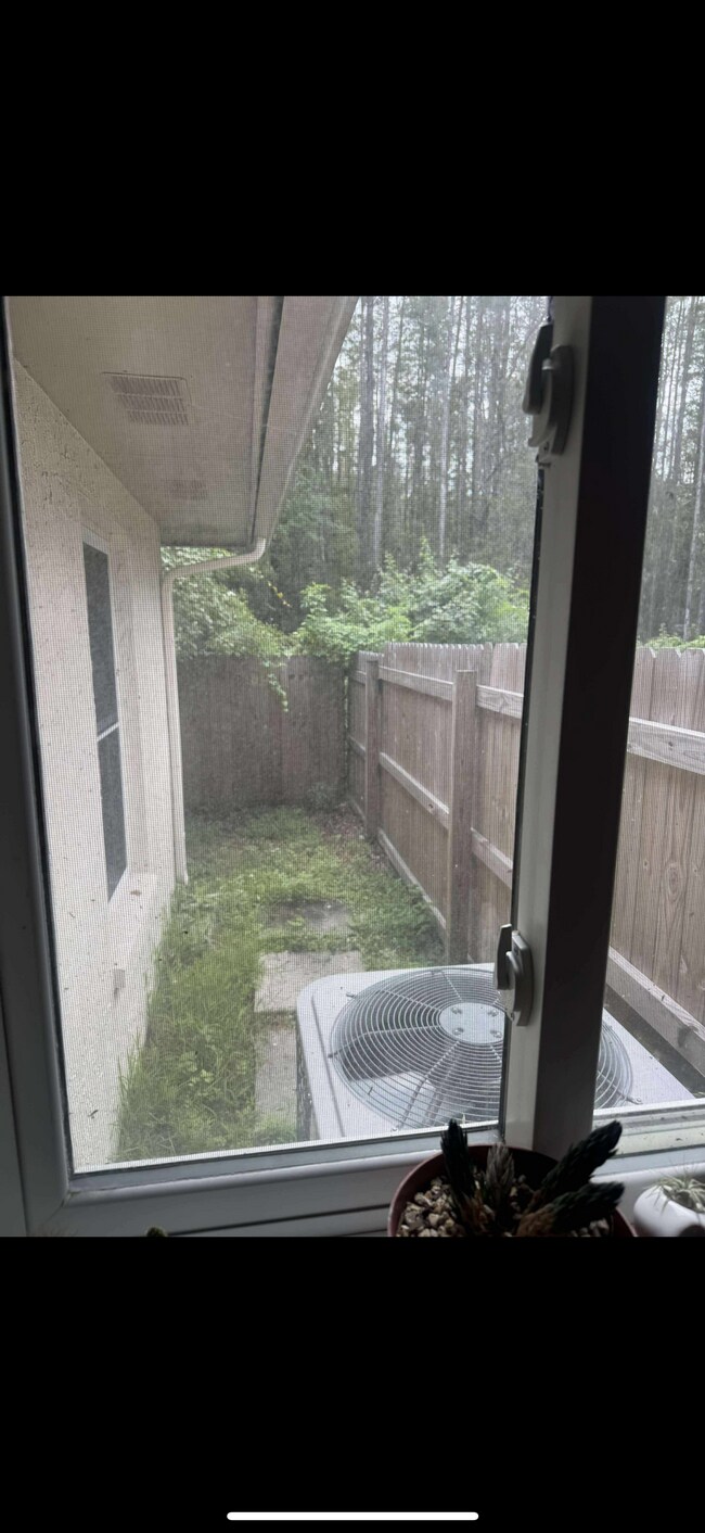 Building Photo - 11827 Hickorynut Dr