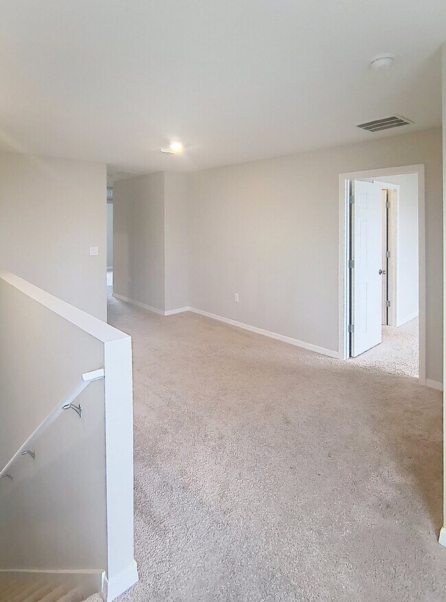 Building Photo - 12937 Camarillo Pl
