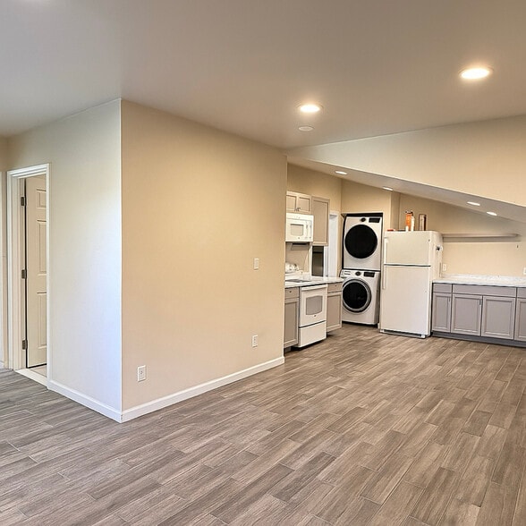 Primary Photo - 11 Webster Ave