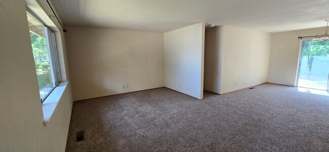 Building Photo - 2 bedroom home in Grass Valley