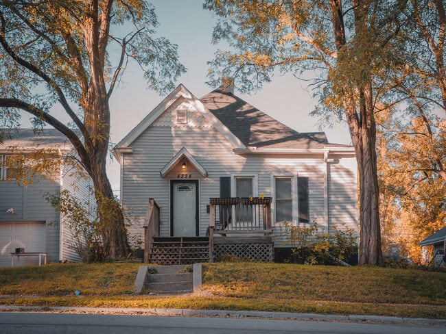 Primary Photo - 4224 Patrick Ave