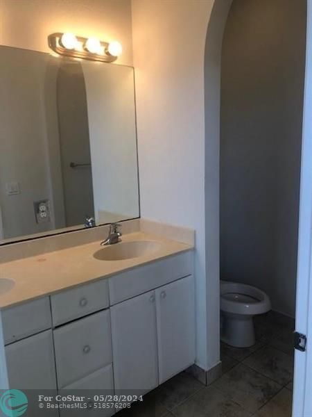 Building Photo - 1018 Pipers Cay Dr