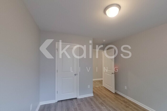Building Photo - 2509 Upland Cir SE