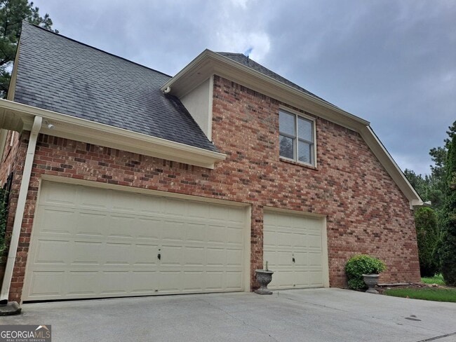 Building Photo - 120 Newfield Dr