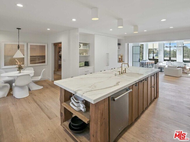 Building Photo - 657 Perugia Way