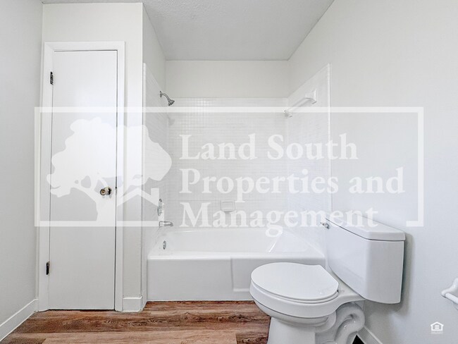 Building Photo - 420 Allamanda Dr