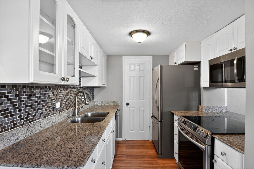 Building Photo - 1228 E Lawrence Ln