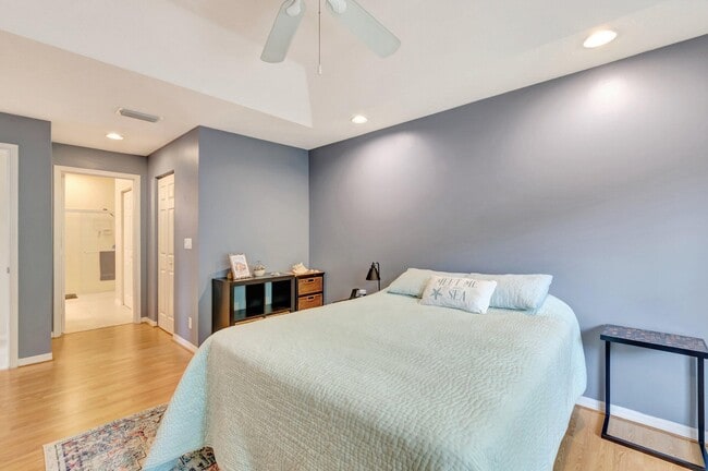 Building Photo - 14211 W La Sedona Cir
