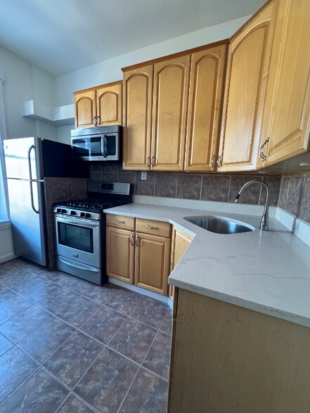 Building Photo - 537 73rd St